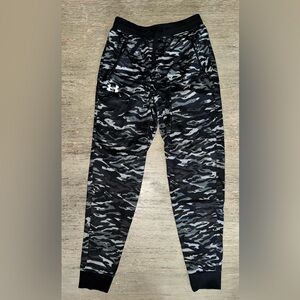 Under Armour Boys' Black & Gray Camo Joggers